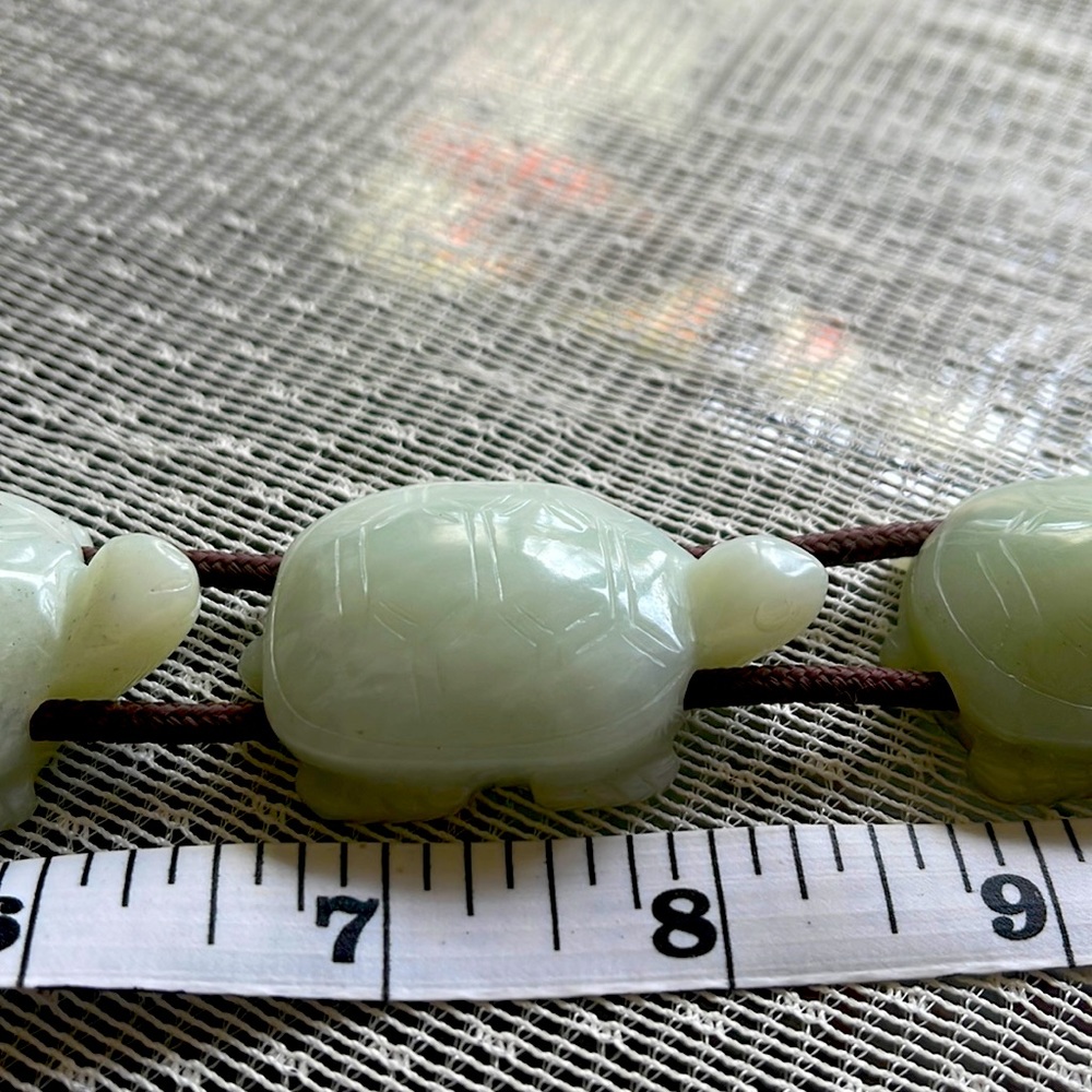 Hand carved Jade Turtles Strand of 8!